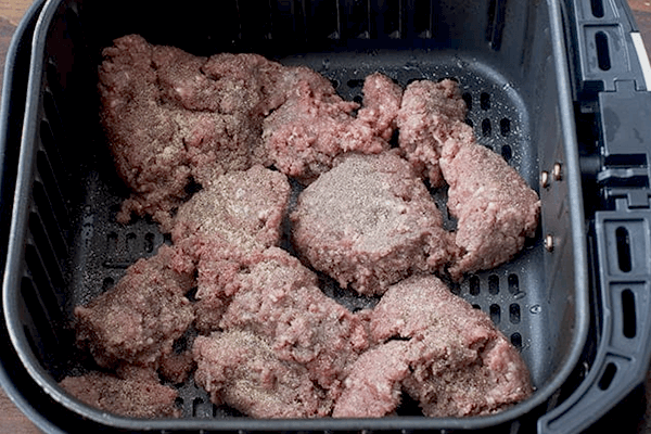 ¿Puedes cocinar carne molida congelada en freidora de aire